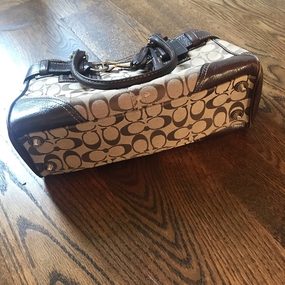 Authentic Coach Purse Excellent Condition - Picture 4 of 8